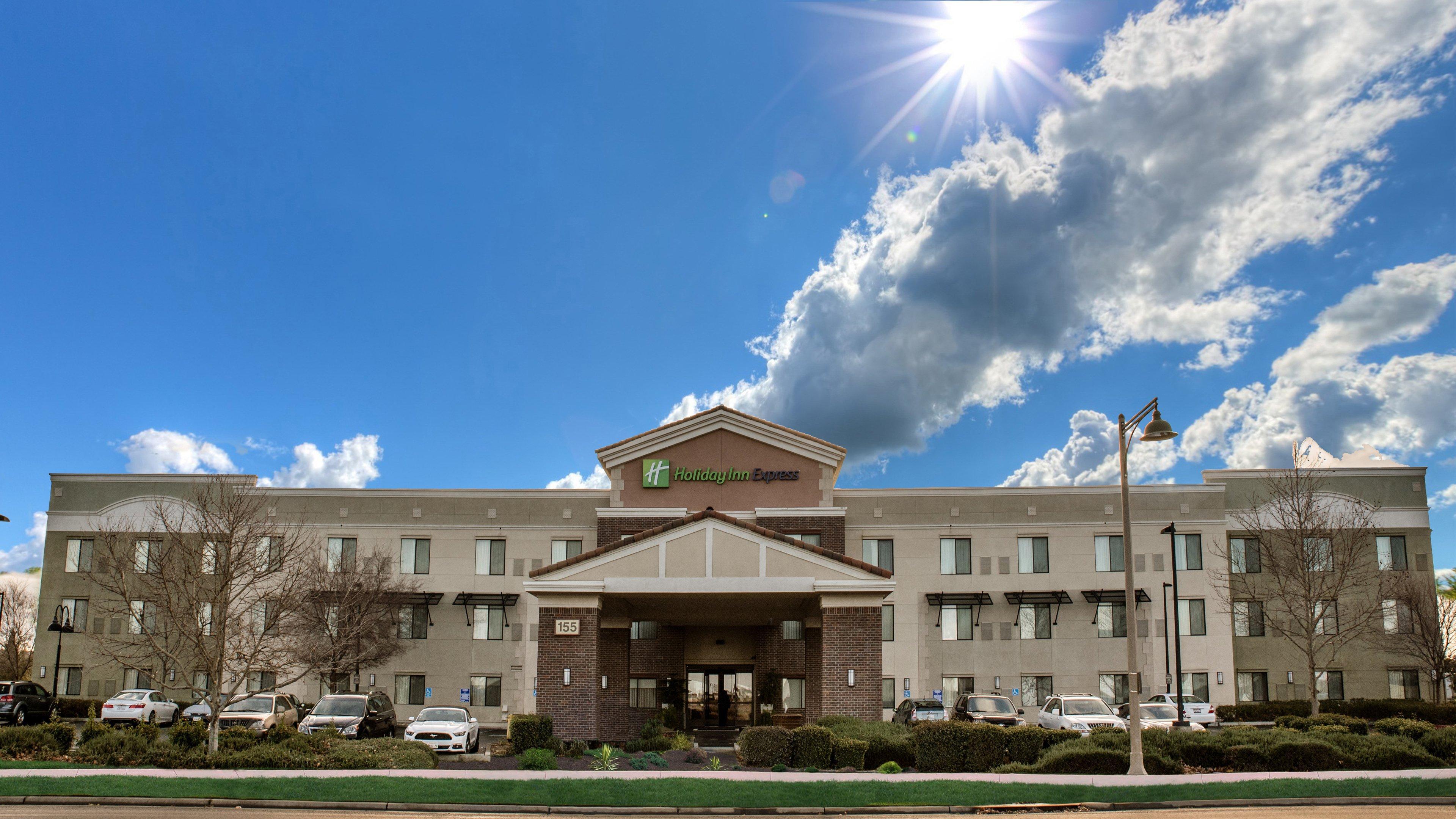 Holiday Inn Express Hotel & Suites Lincoln-Roseville Area, An Ihg Hotel Экстерьер фото