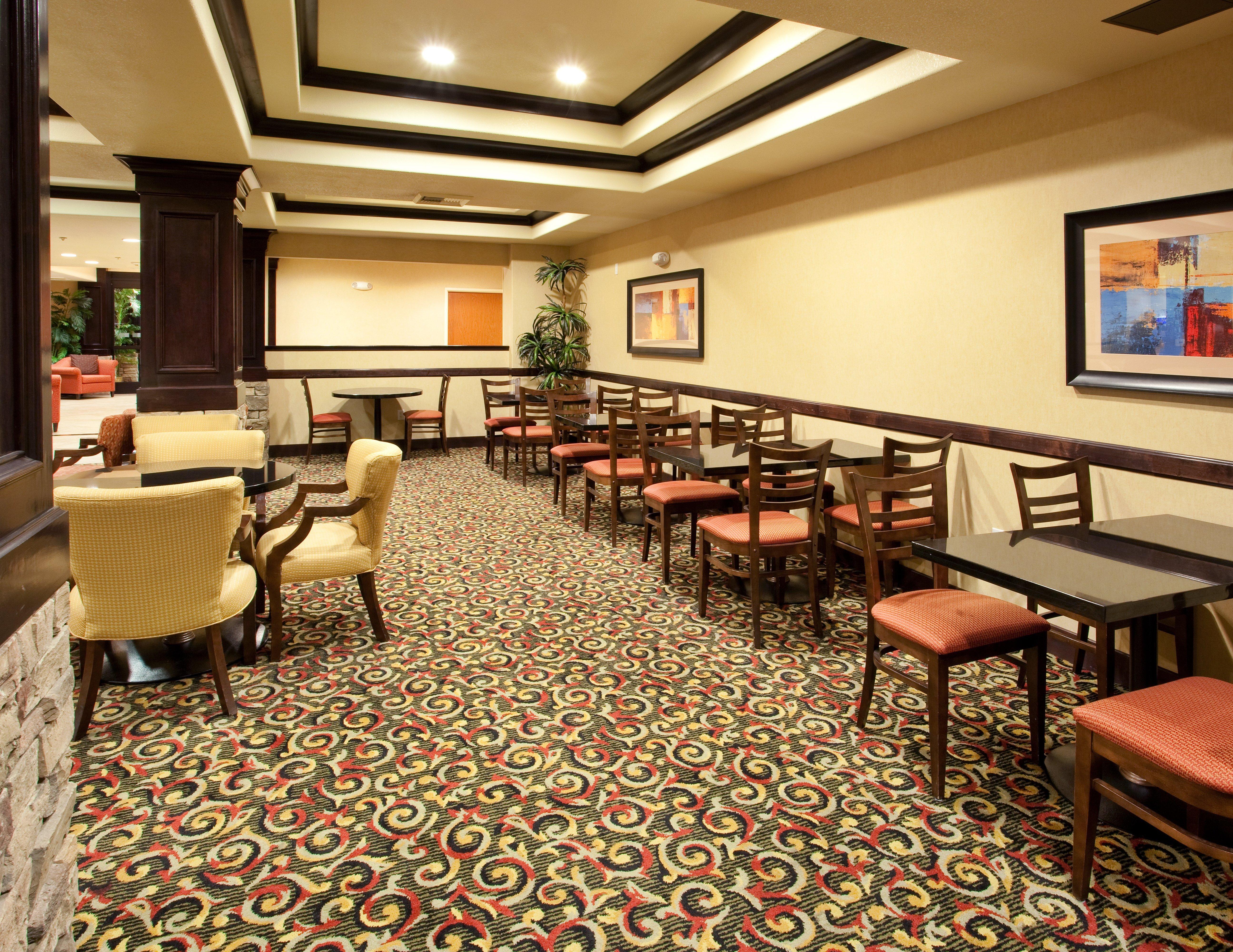 Holiday Inn Express Hotel & Suites Lincoln-Roseville Area, An Ihg Hotel Экстерьер фото