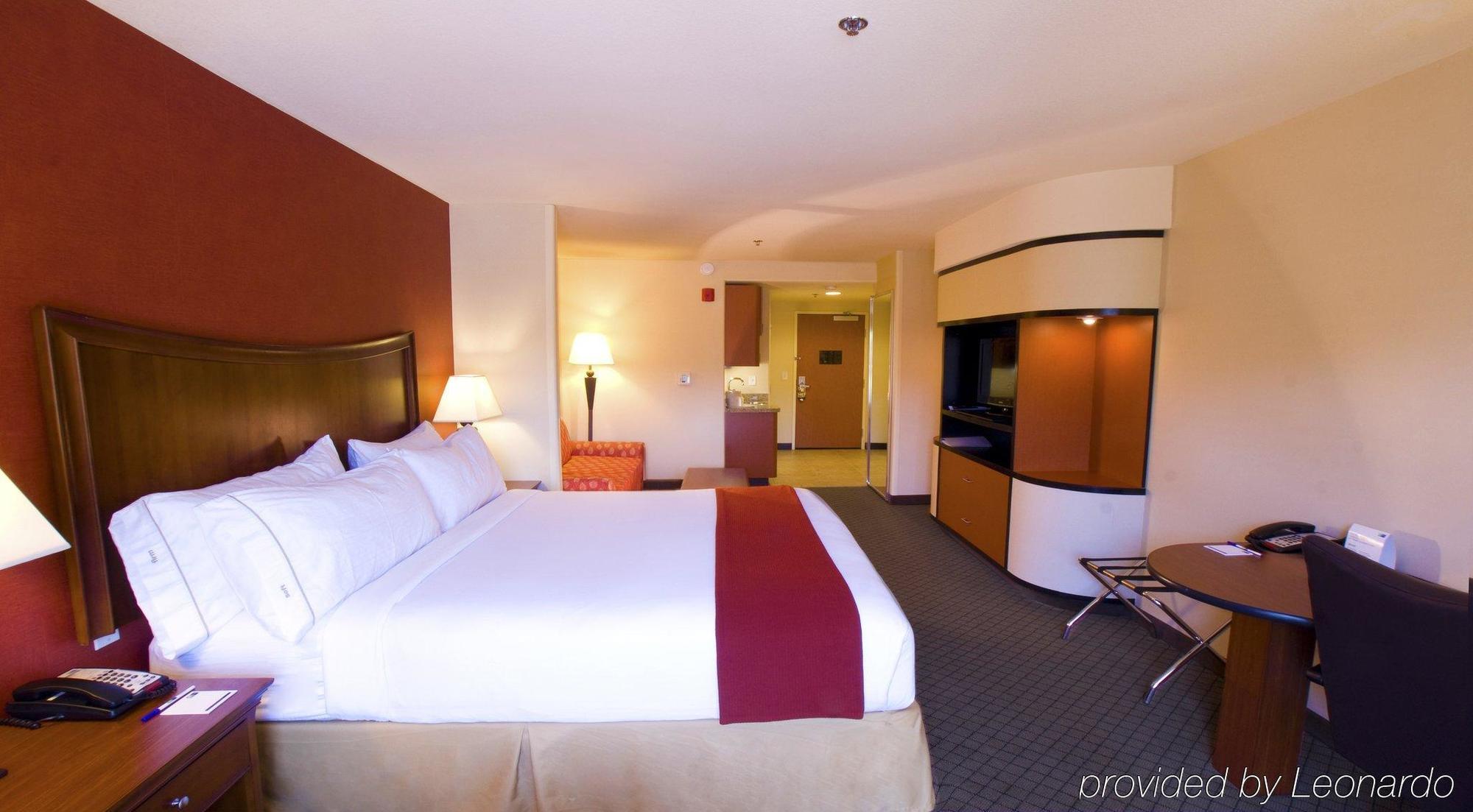 Holiday Inn Express Hotel & Suites Lincoln-Roseville Area, An Ihg Hotel Экстерьер фото