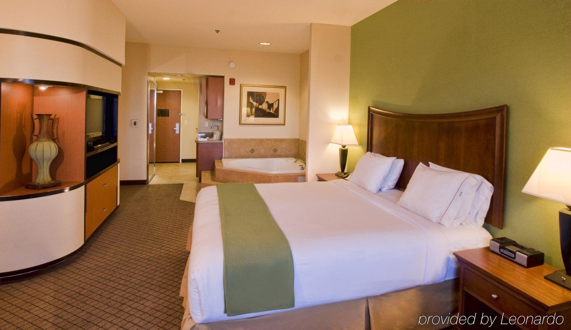Holiday Inn Express Hotel & Suites Lincoln-Roseville Area, An Ihg Hotel Экстерьер фото