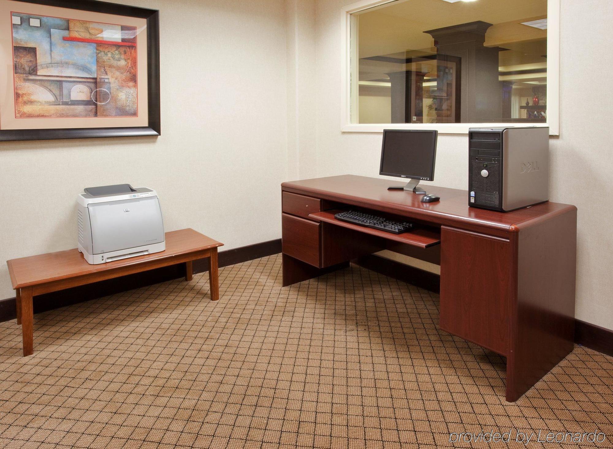 Holiday Inn Express Hotel & Suites Lincoln-Roseville Area, An Ihg Hotel Экстерьер фото