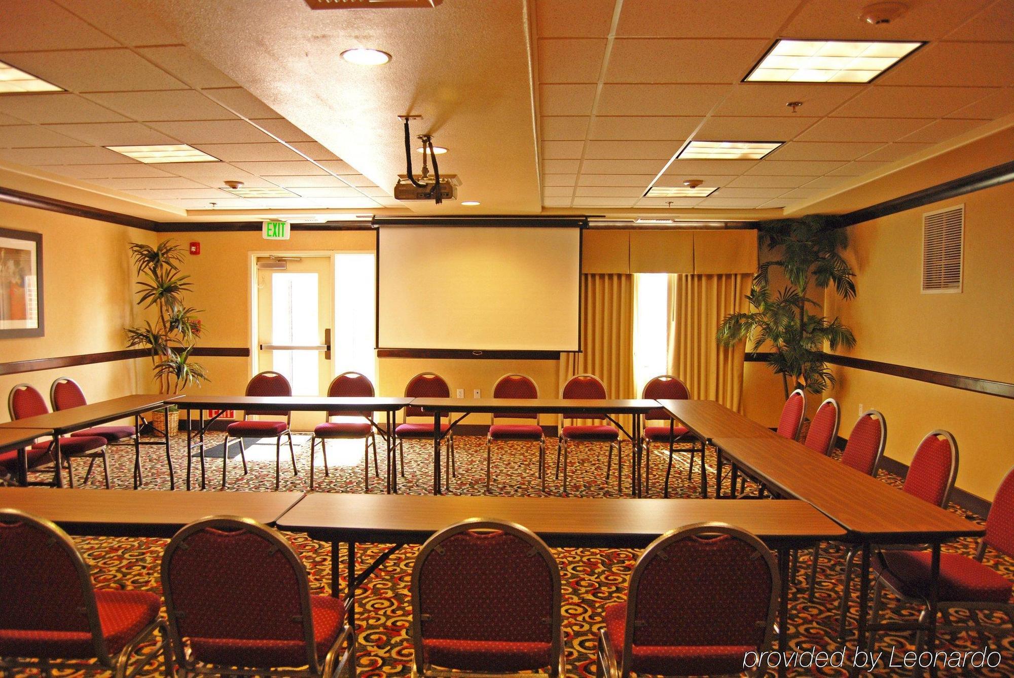 Holiday Inn Express Hotel & Suites Lincoln-Roseville Area, An Ihg Hotel Экстерьер фото
