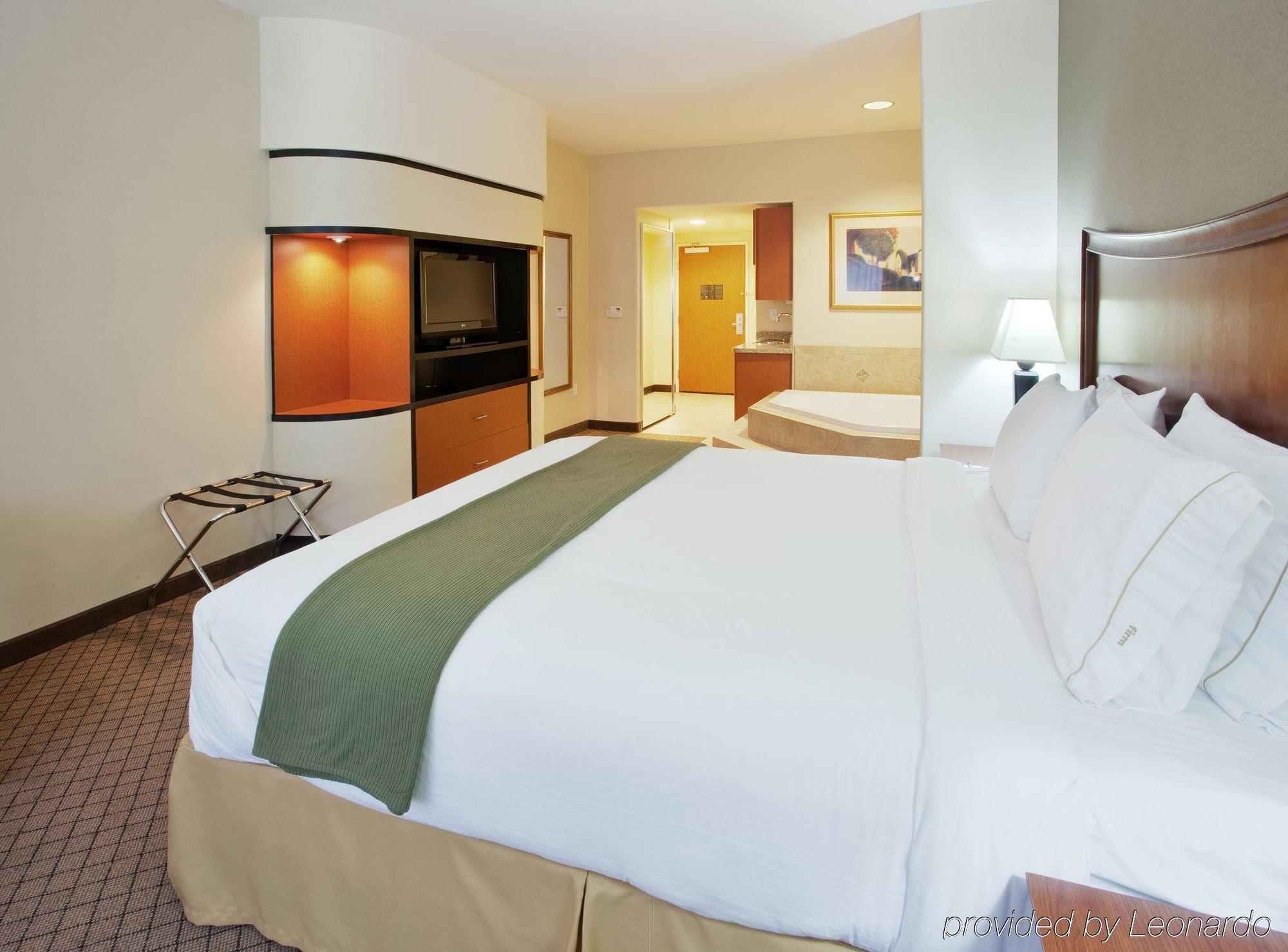 Holiday Inn Express Hotel & Suites Lincoln-Roseville Area, An Ihg Hotel Экстерьер фото