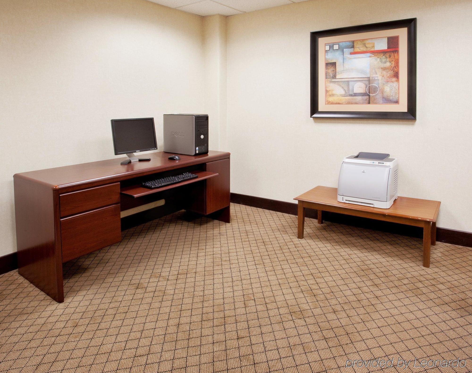 Holiday Inn Express Hotel & Suites Lincoln-Roseville Area, An Ihg Hotel Экстерьер фото