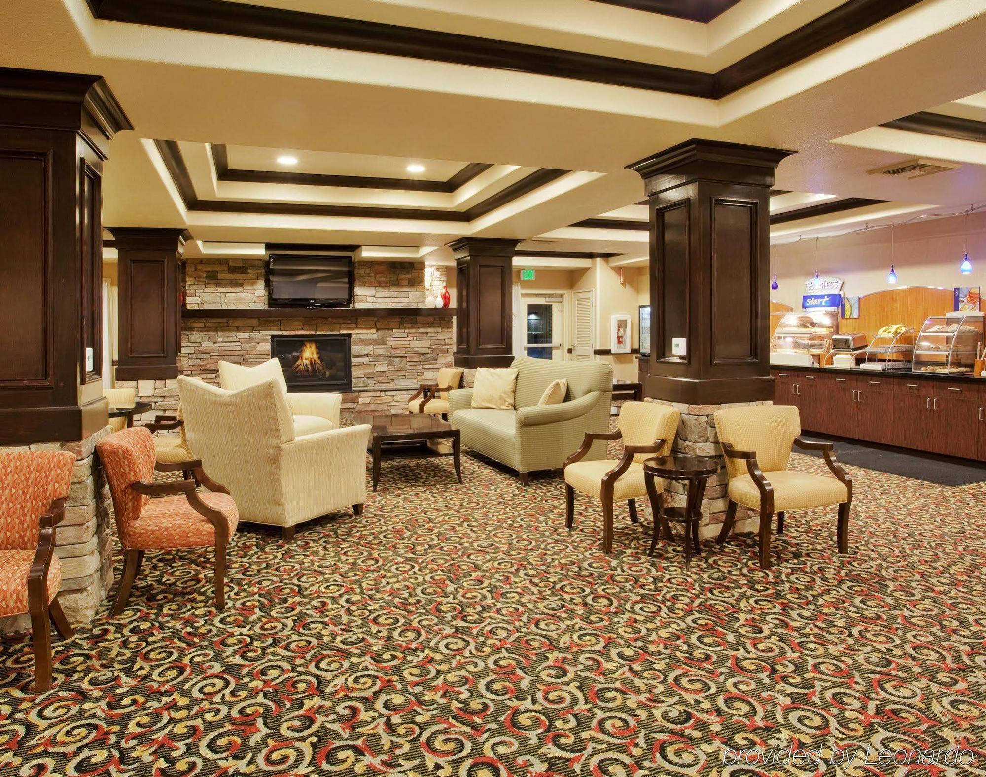 Holiday Inn Express Hotel & Suites Lincoln-Roseville Area, An Ihg Hotel Экстерьер фото