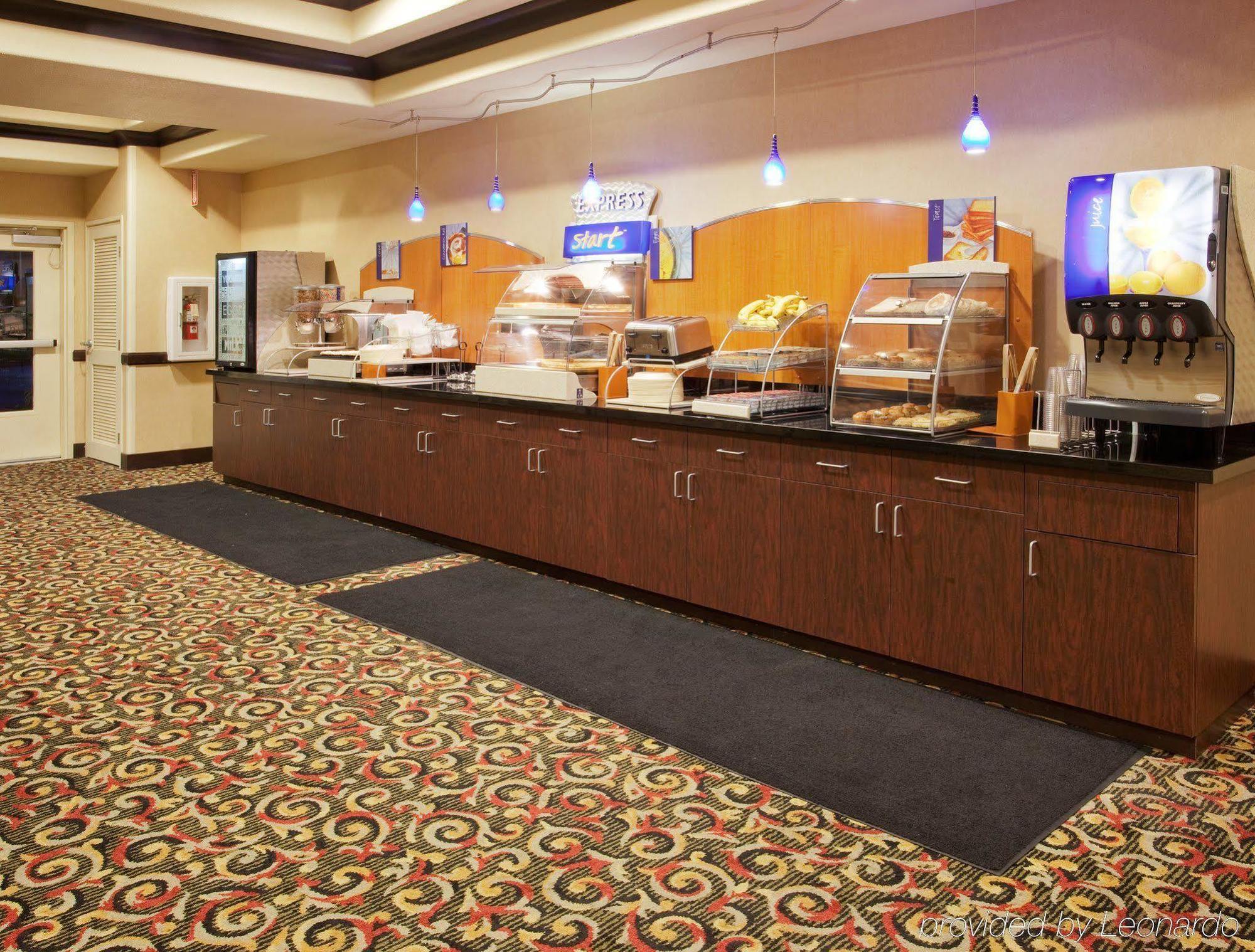 Holiday Inn Express Hotel & Suites Lincoln-Roseville Area, An Ihg Hotel Экстерьер фото