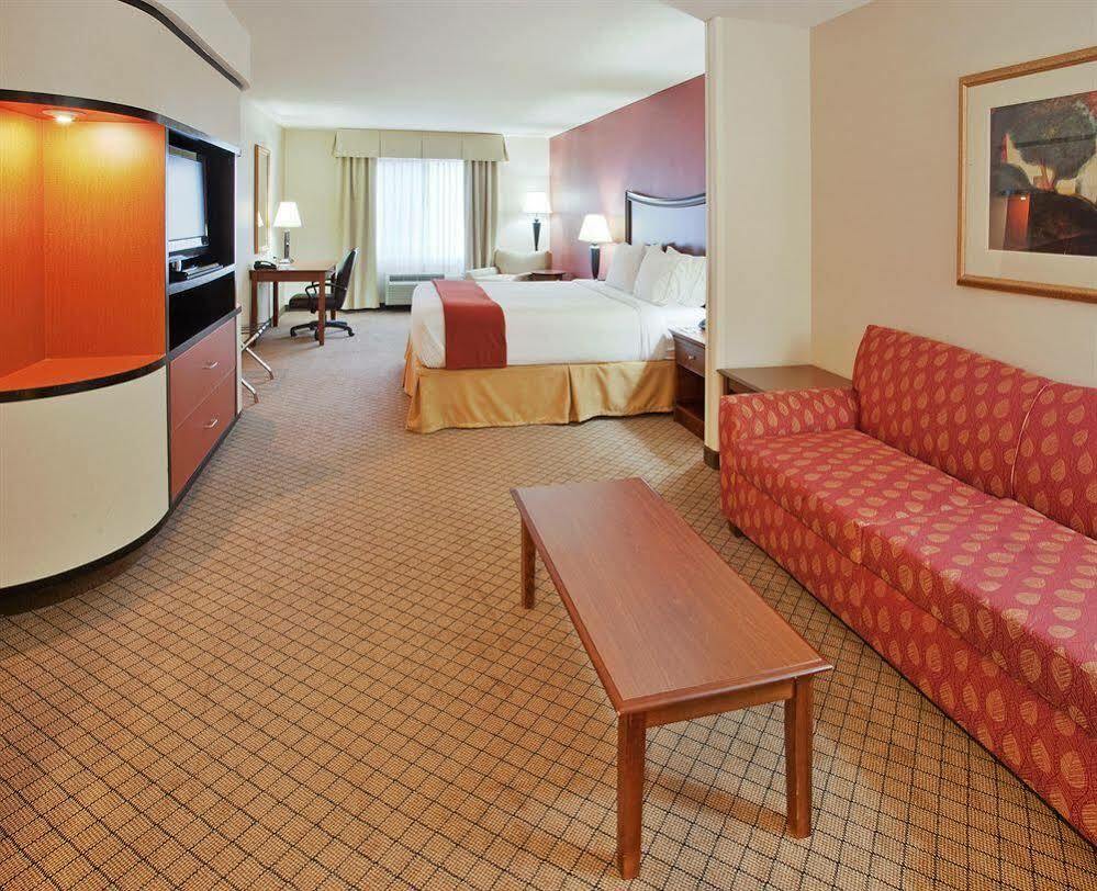 Holiday Inn Express Hotel & Suites Lincoln-Roseville Area, An Ihg Hotel Экстерьер фото